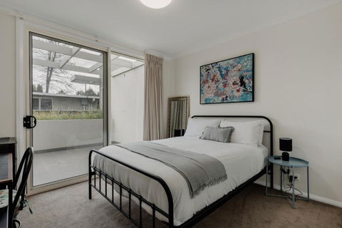 Peaceful 1-Bed Apartment Close To Lonsdale St - Accommodation Gold Coast 2