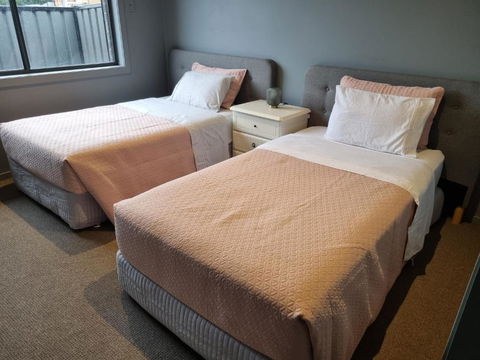Peaceful 3 Bedroom House In Melton Vic - Accommodation Gold Coast 2