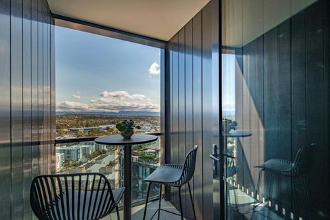 Penthouse Apartment In Belconnen - Gold Coast 4U 1