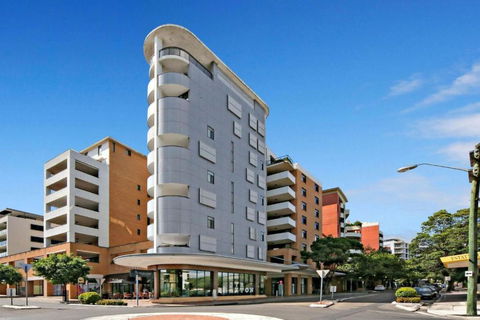 Penthouse In Rockdale CBD - 1 Gold Coast 0
