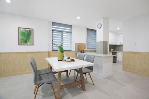 Penthouse In Rockdale CBD - 1 Gold Coast 3