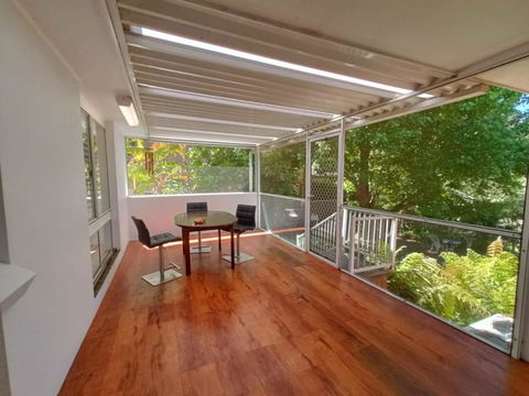 Peaceful Room In Modern And Spacious Baulkham Hills Home - BH2 - Gold Coast 4U 3