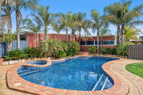 Peppermill Inn Motel - Gold Coast 4U 0