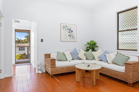 Perfect Cooee Bay Beach Getaway! - Accommodation Gold Coast 0