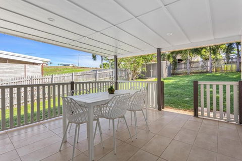Perfect Cooee Bay Beach Getaway! - Accommodation Gold Coast 2