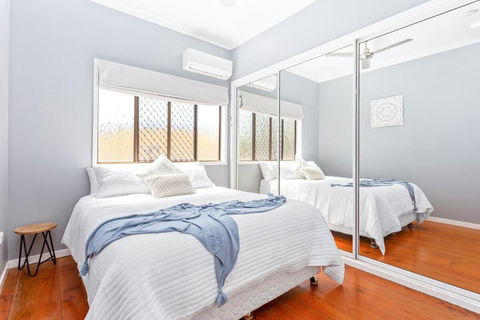 Perfect Cooee Bay Beach Getaway! - Accommodation Gold Coast 3