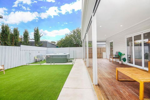 Perfect For Families And Groups - Large 5 Bedroom - Accommodation Gold Coast 1
