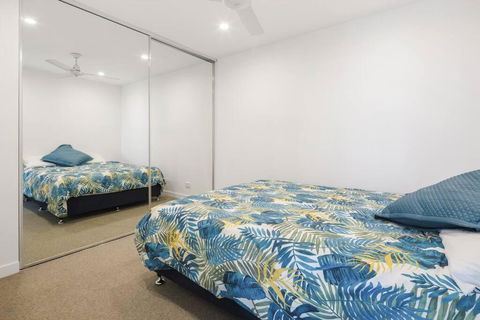 Perfect Haven In Spring Hill 2B1B And Parking - Gold Coast 4U 3