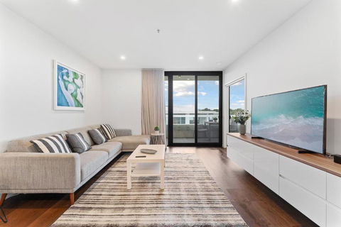 Perfect Location 1-Bed With Balcony, BBQ & Parking - Accommodation Gold Coast 0