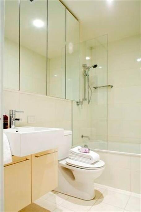 Perfectly Located Crows Nest Apartment C404 - Accommodation Gold Coast 2