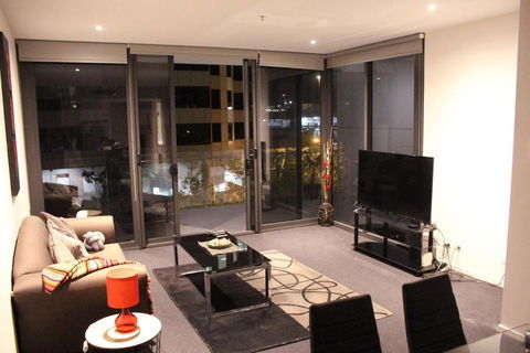 Perfectly Located Modern Apartment - Canberra CBD - Accommodation Gold Coast 1