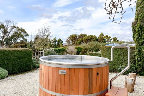 Petite Chateau Waterfront Chateau With Hot Tub - Accommodation Gold Coast 3