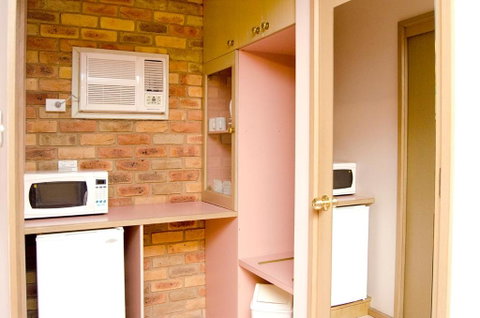 Pines Country Club Motor Inn - Accommodation Gold Coast 1