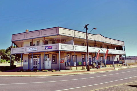 Pingelly Hotel - Gold Coast 4U 2
