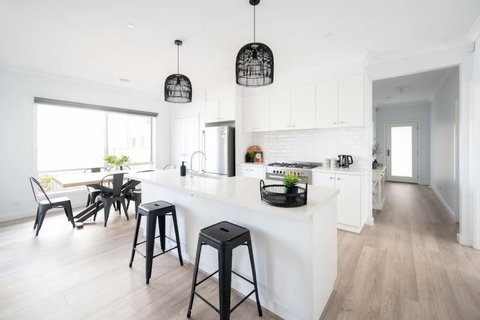 PIPER Modern Home Walk To Beach Shops Parks - Accommodation Gold Coast 0