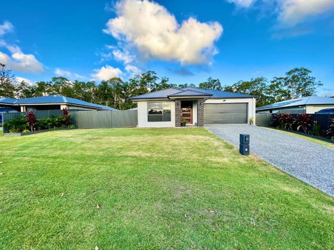 Plantation Retreat 4 Bedroom Modern Home - Accommodation Gold Coast 3