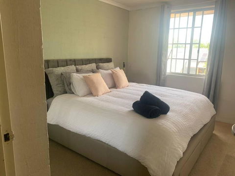 Plush 2 Bedroom Apartment Kingston - Accommodation Gold Coast 1