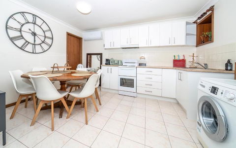 Point Clare - Relax And Unwind - Greenery & Birdsongs - Accommodation Gold Coast 3