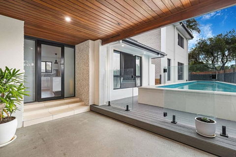 Pool House Hideaway - Gold Coast 4U 0