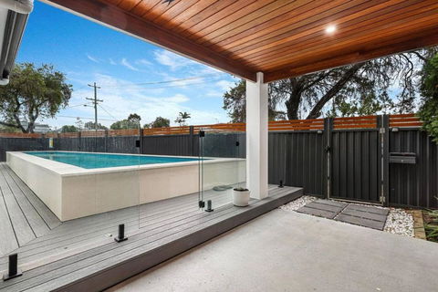 Pool House Hideaway - Gold Coast 4U 1
