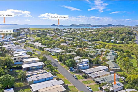 Poppies Cottage - Cooee Bay Beachside Retreat - Accommodation Gold Coast 1
