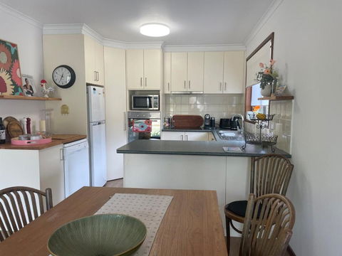 Poppies Clunes - Gold Coast 4U 3