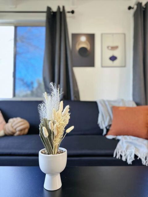 Popular Central Location King Bed The Repose - Gold Coast 4U 2