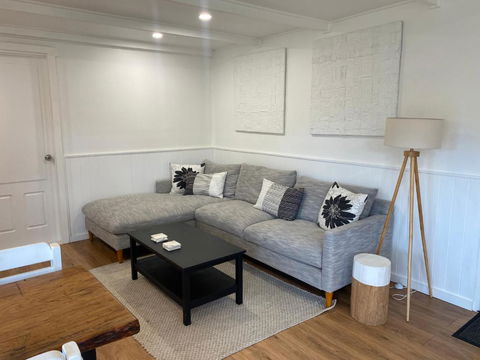 Pet Friendly Cozy Cabin - 1 Gold Coast 2