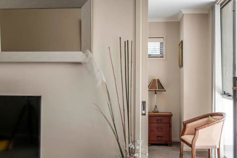 Quiet Apartment In Braddon ACT - Accommodation Gold Coast 1