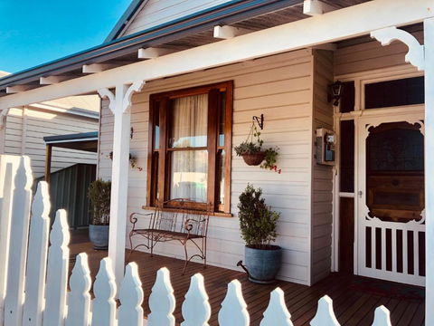 Railway Cottage - Gold Coast 4U 2