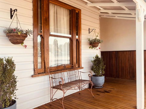 Railway Cottage - Gold Coast 4U 1