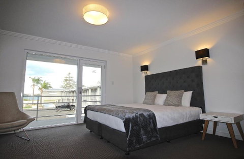 Quays Hotel - Accommodation Gold Coast 0