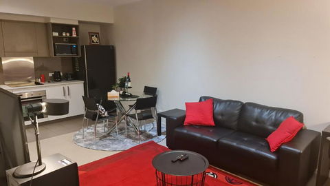 Qure Restaurant And Apartments Canberra Bruce - Gold Coast 4U 0