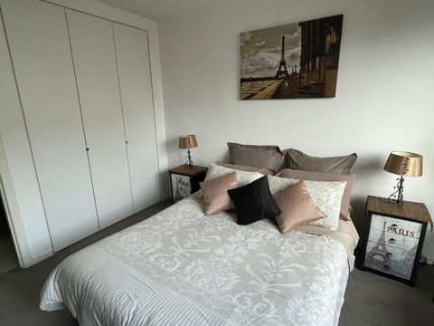 Radiance - Chic Fitzroy Street Apartment - Gold Coast 4U 1