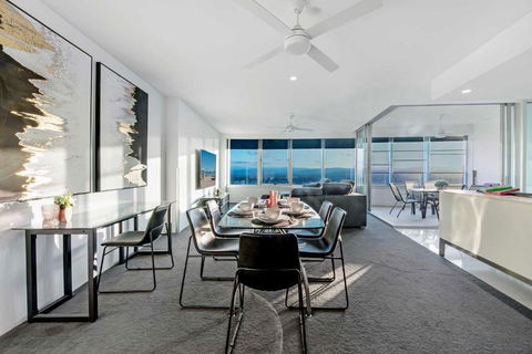 Q Tower Apartments In Surfers Paradise - From Level 3 - Self Contained & Privately Managed - Wow Stay - Accommodation Gold Coast 1