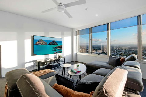 Q Tower Apartments In Surfers Paradise - From Level 3 - Self Contained & Privately Managed - Wow Stay - Accommodation Gold Coast 2