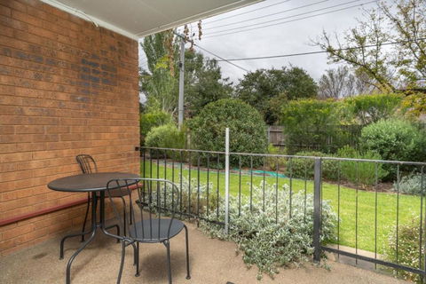 Quiet 2BR Apartment With Garden Views In Griffith - Gold Coast 4U 1