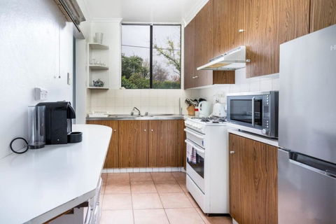 Quiet 2BR Apartment With Garden Views In Griffith - Gold Coast 4U 2