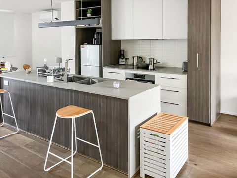 Private Room & Ensuite, In Shared Modern 2 Level Apartment - Full Use Of All Facilities - Gold Coast 4U 2