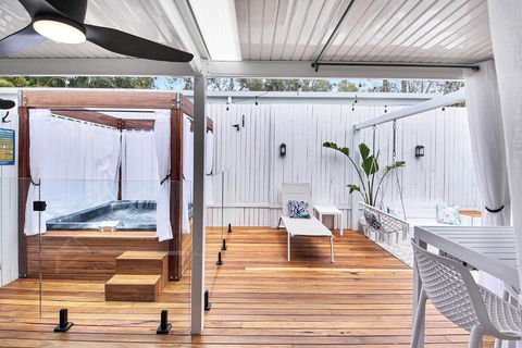 Private Outdoor Spa, Fire Pit - THE RETREAT COOLUM BEACH - Accommodation Gold Coast 1