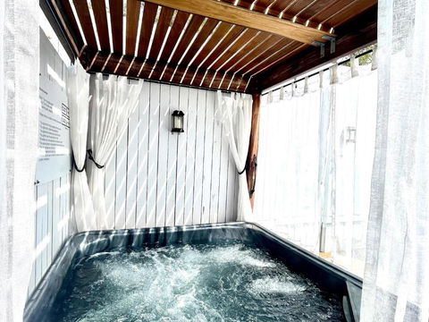 Private Outdoor Spa, Fire Pit - THE RETREAT COOLUM BEACH - Accommodation Gold Coast 3