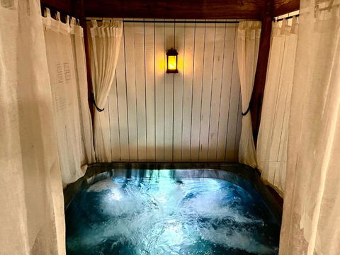 Private Outdoor Spa, Fire Pit - THE RETREAT COOLUM BEACH - Accommodation Gold Coast 0