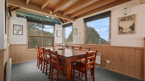 Powderkeg - Accommodation Gold Coast 3