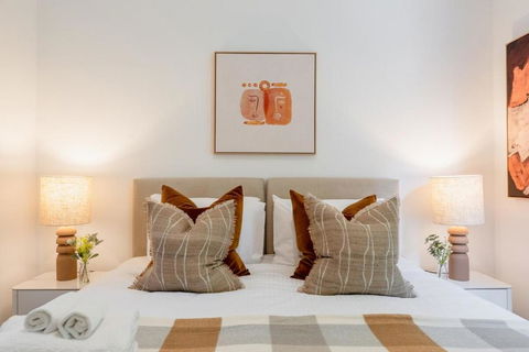 Prahran Timeless & Modern Haven, With Parking - Accommodation Gold Coast 3