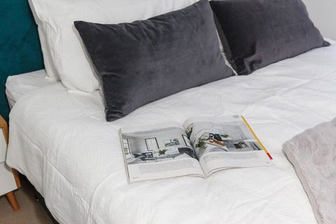 Premium Albert Park Grand Prix Apartment By Ready Set Host - Accommodation Gold Coast 1