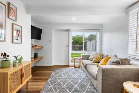 Prime Location, Stylish Space - 1 Gold Coast 0