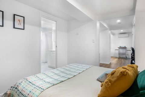 Prime Location, Stylish Space - 1 Gold Coast 2