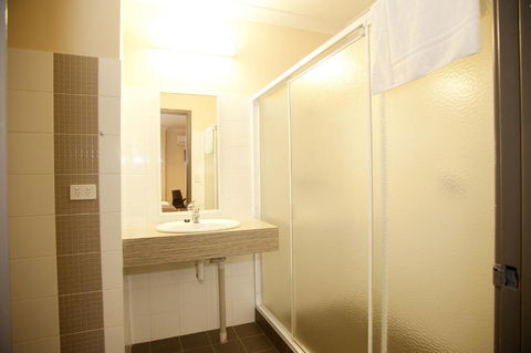 Prince Of Wales Hotel, Bunbury - Gold Coast 4U 3