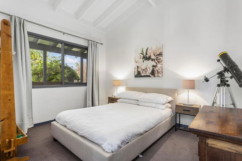 Pristine Mountain Retreat With Expansive Views - 1 Gold Coast 2