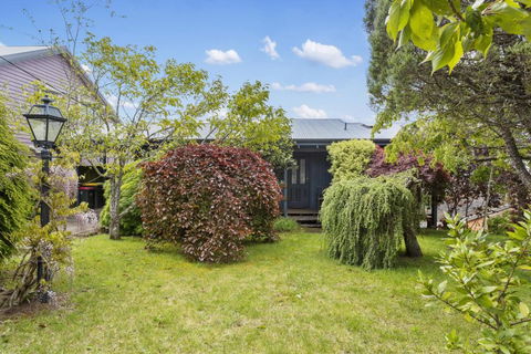Pristine Mountain Retreat With Expansive Views - 1 Gold Coast 3